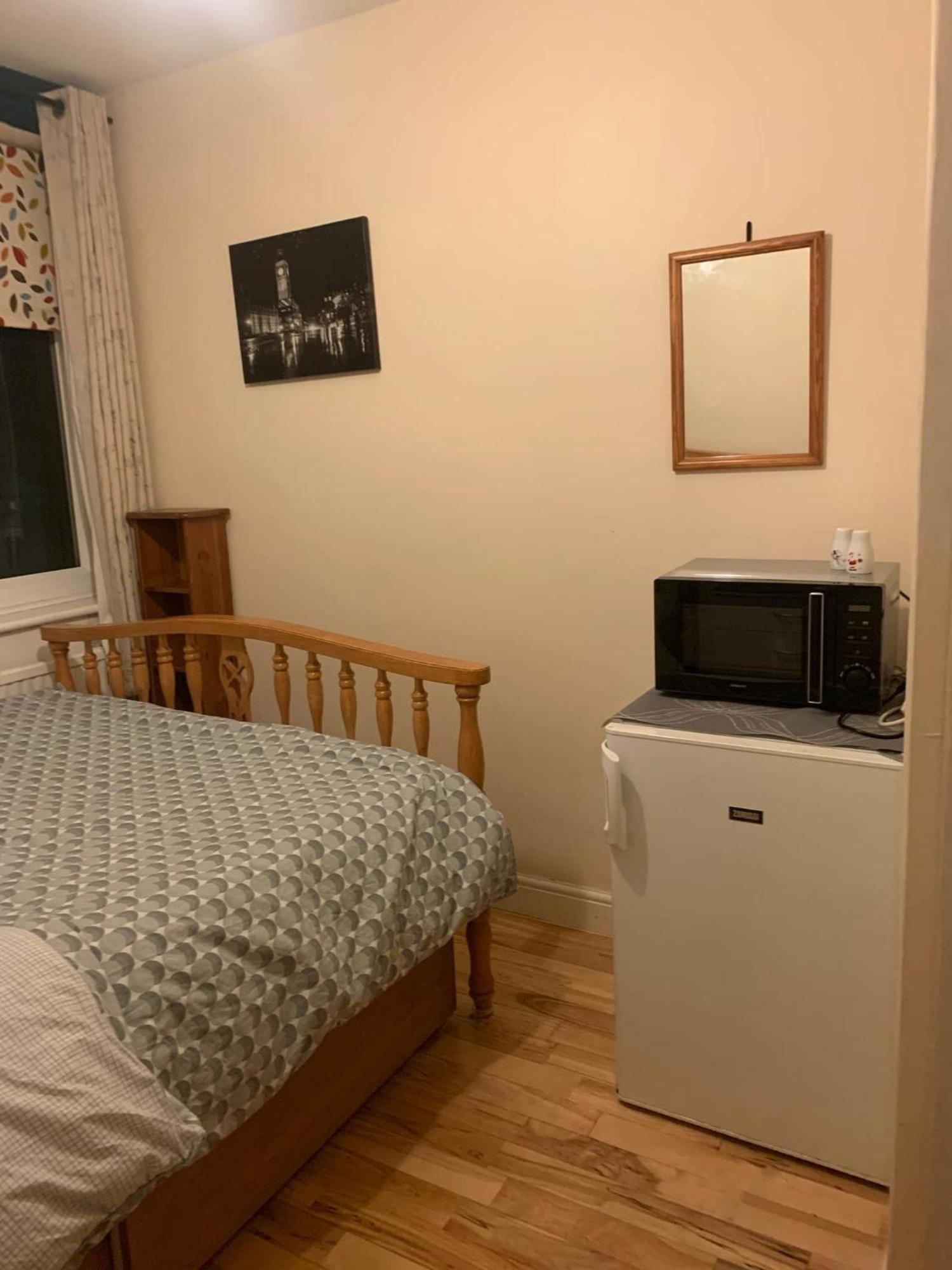 Private Lovely Double Bedroom Homestay
